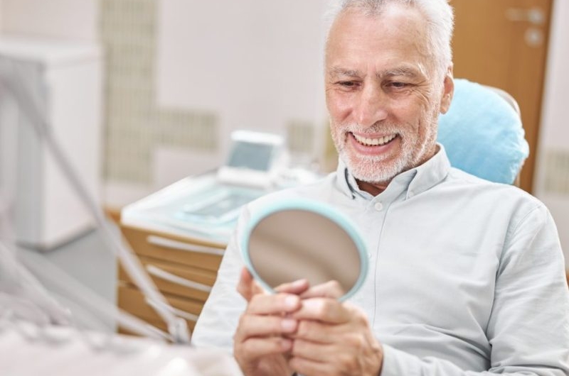 Dental-Implants-vs-Dentures-Which-is-the-Best-Option-for-You